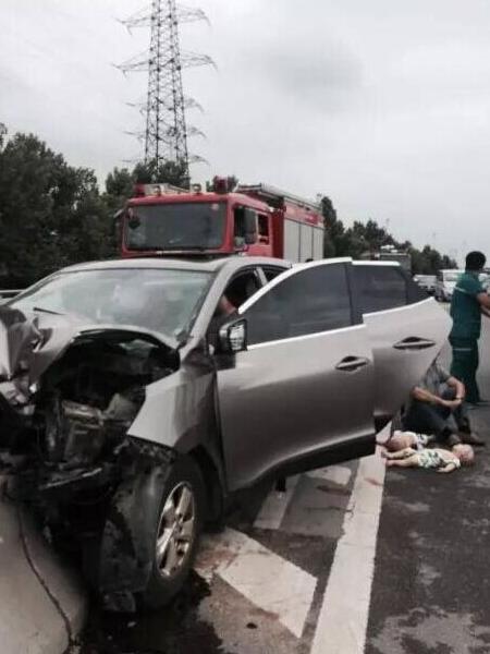 登封車禍奇遇，友情之旅的意外開始