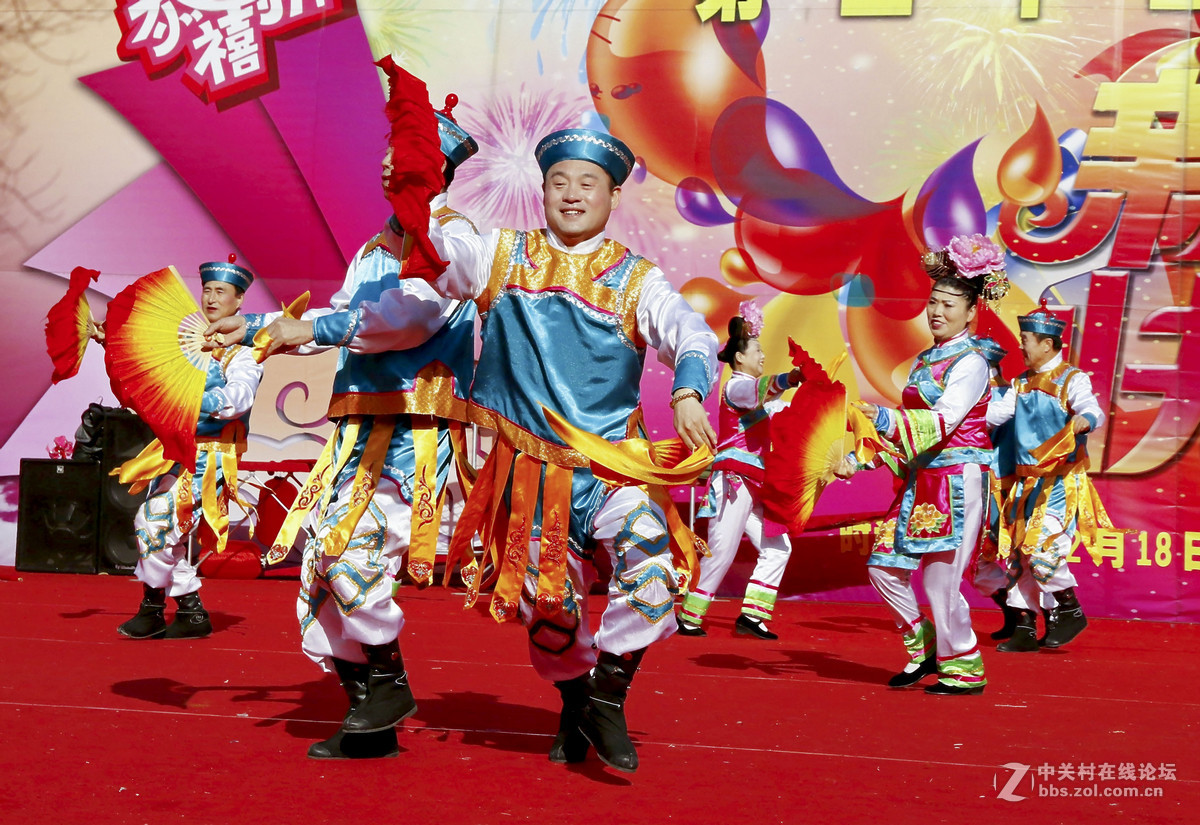 傳統(tǒng)與現(xiàn)代交融的盛世華章，最新廟會歌舞盛宴