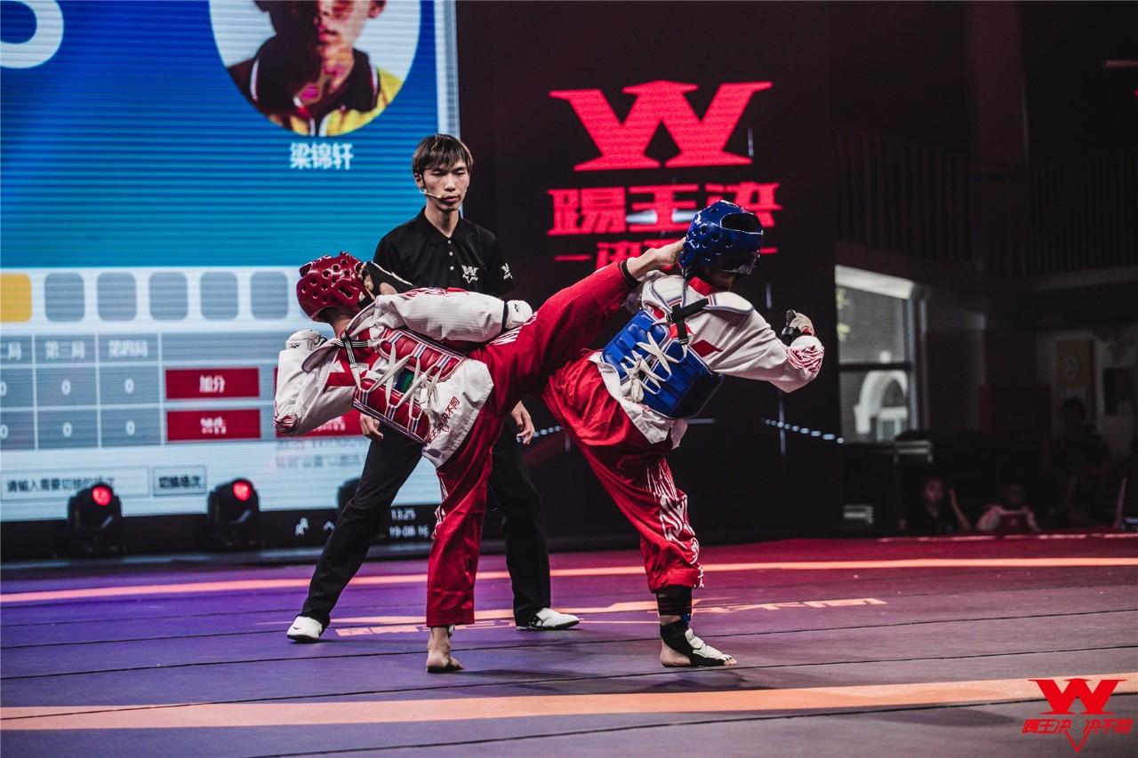 最新踢王決，自然美景中的激情之旅