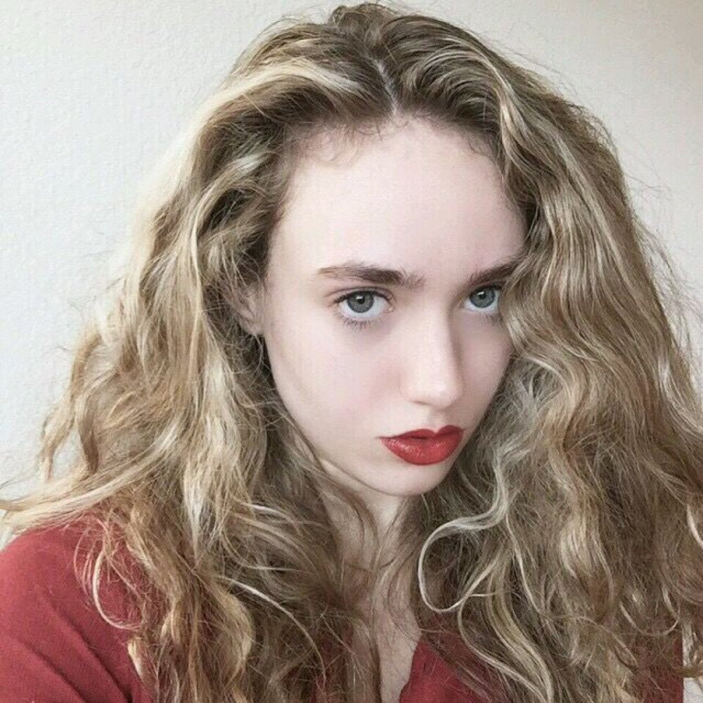 歐美女性頭像新潮流，自然美景探索之旅的時(shí)尚風(fēng)采