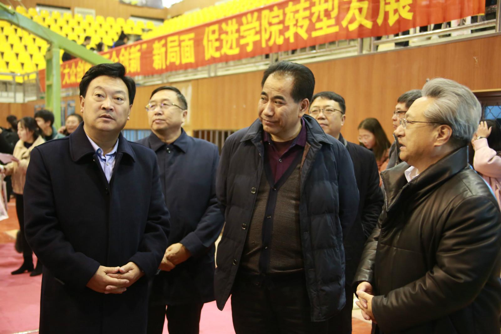 扎蘭屯最新招聘，啟程探索自然美景，尋找內(nèi)心寧靜的職場之旅