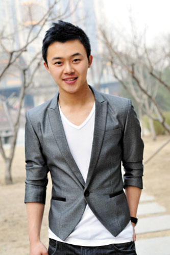 許明虎最新動態(tài)，引領(lǐng)潮流不止于舞臺，展現(xiàn)無限魅力風(fēng)采