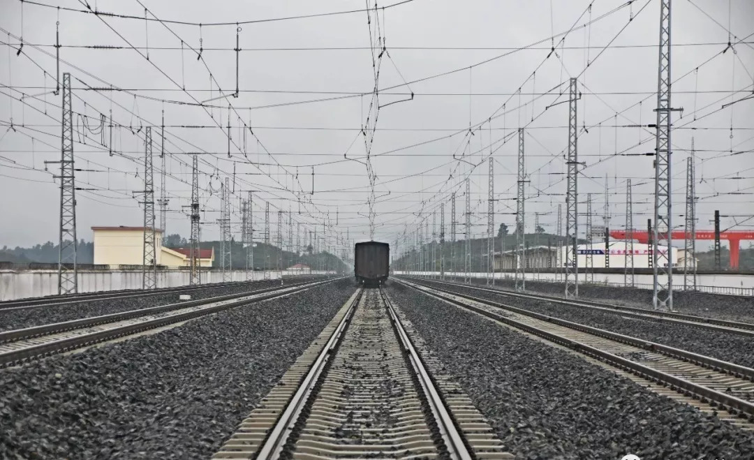 畢節(jié)織畢鐵路最新動態(tài)，駛向自然美景的列車即將啟程
