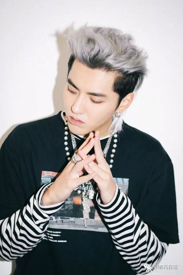 吳亦凡最新發(fā)型圖片，小巷深處的時(shí)尚魅力