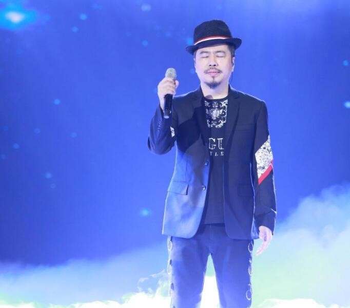 黃國倫演唱會最新動態(tài)，星光璀璨之夜的家庭歡聚夜