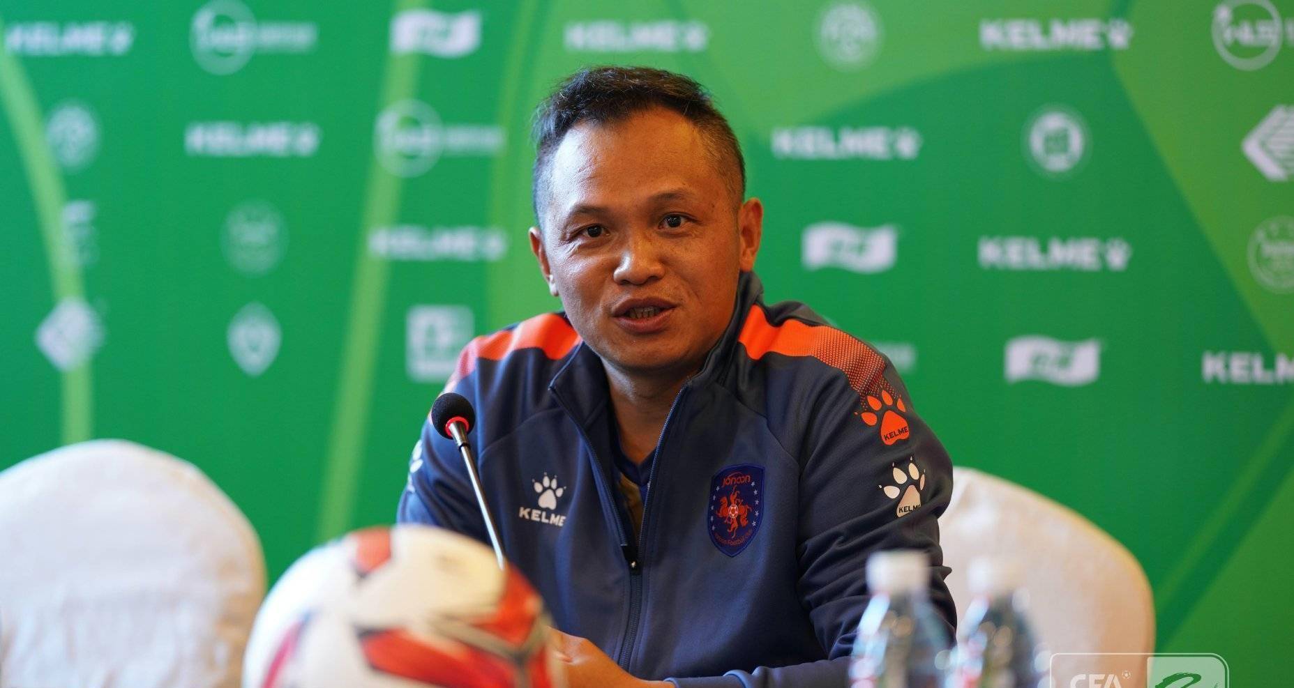 足球傳奇教練朱炯的最新動態(tài)，傳奇的崛起與深遠影響