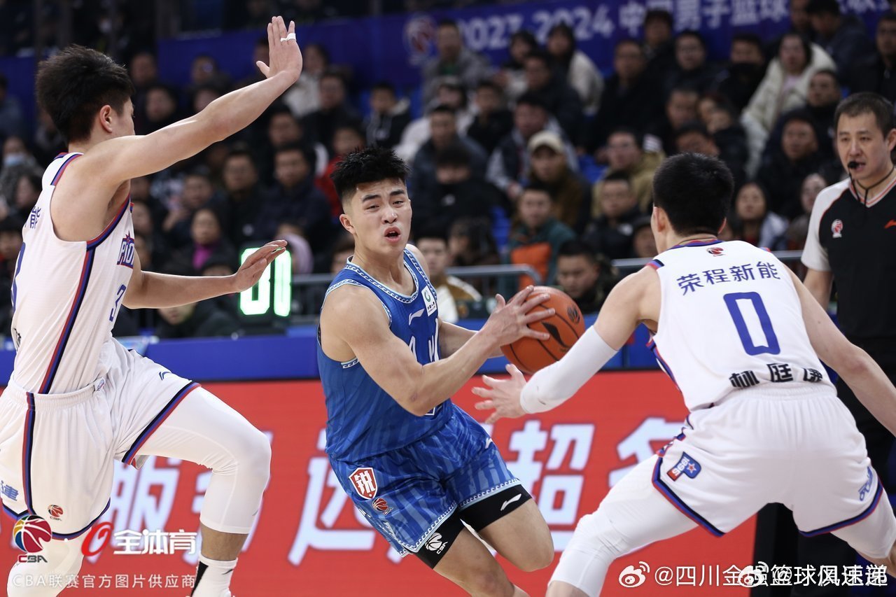 四川金強男籃最新簽約揭曉，籃球新篇章啟幕！