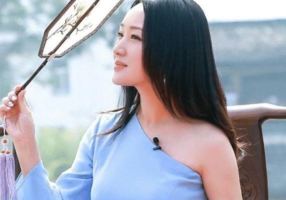 楊鈺瑩最新照片，時(shí)光中的甜歌皇后風(fēng)采依舊