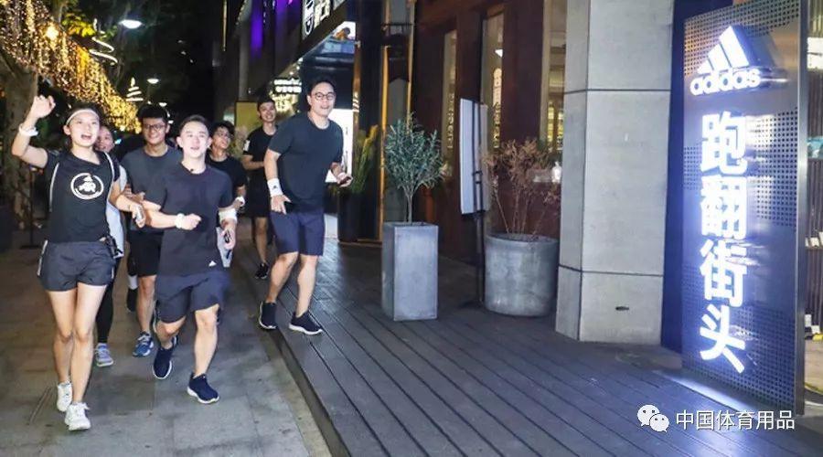 安踏最新引領(lǐng)潮流革新力量，展現(xiàn)前沿步伐風(fēng)采