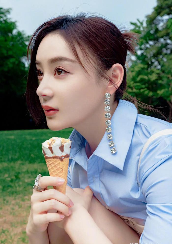 袁姍姍最新照片，明星璀璨風采的瞬間展示