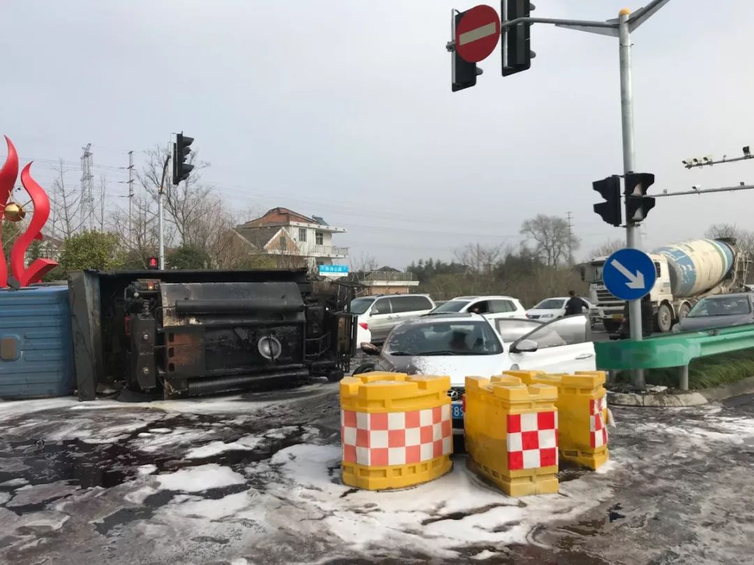 崇明車禍緊急報(bào)道，最新消息速遞！