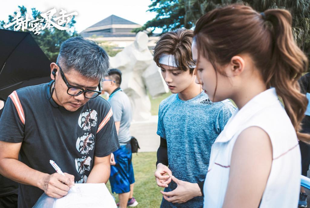 迪麗熱巴最新代言，星光閃耀，引領時尚潮流新風尚