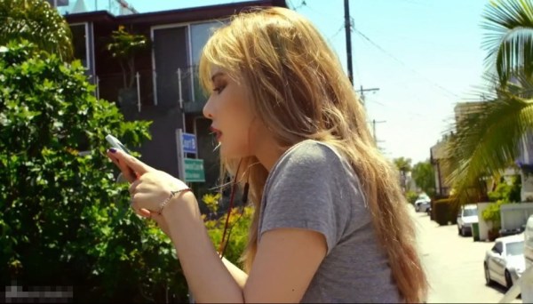 泫雅獨特風格MV引領(lǐng)時代潮流，最新作品驚艷亮相！