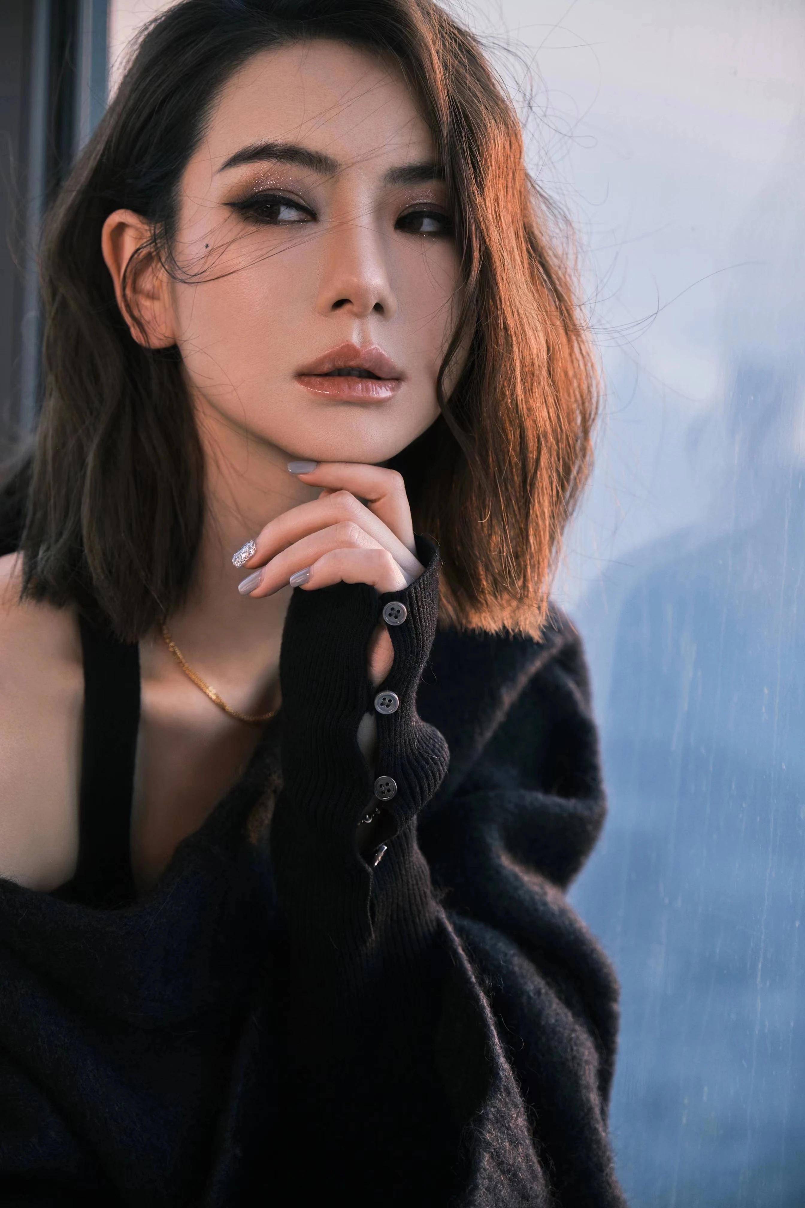 戚薇最新寫真，日常小美好與友情紐帶的美好展現(xiàn)