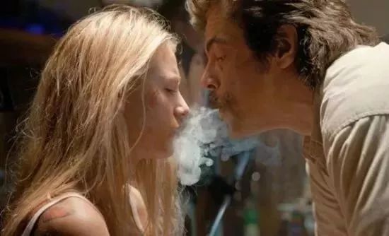 欲望與利益交織影響下的當(dāng)代社會探究