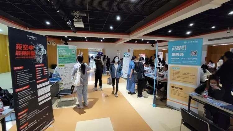 曲陽(yáng)最新招聘信息，變化帶來(lái)自信與成就感，我們?cè)趯ふ覂?yōu)秀的你！