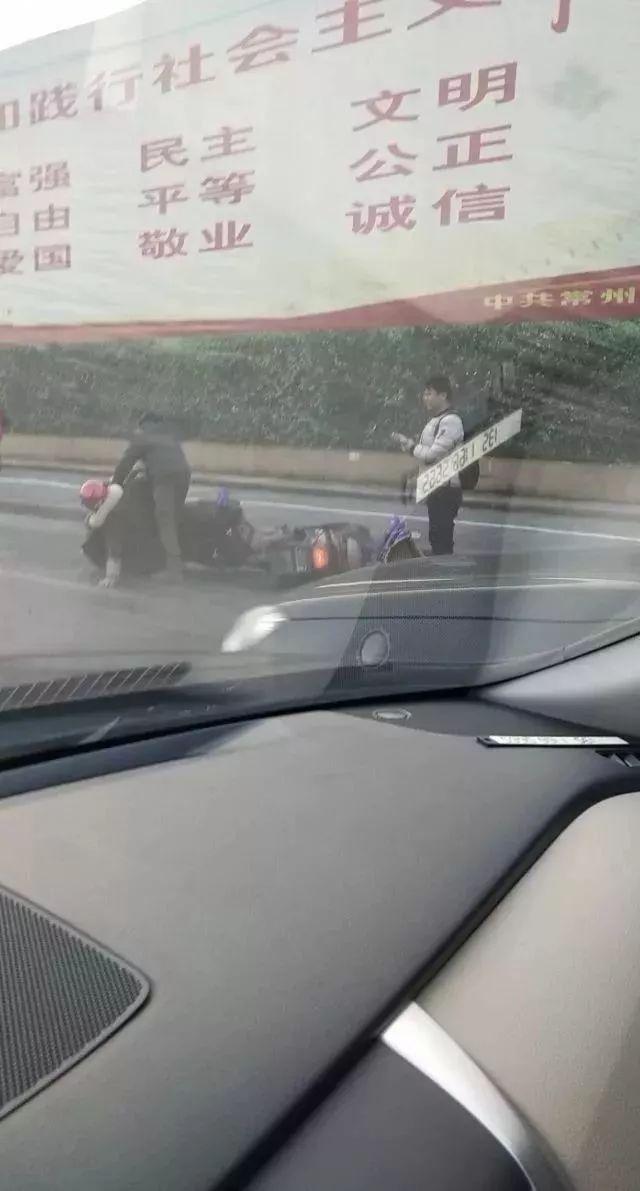 常州最新車禍?zhǔn)录?bào)道