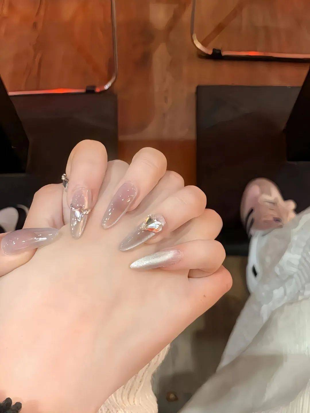 『探索自然美景之旅，2025年最新美甲靈感之源』