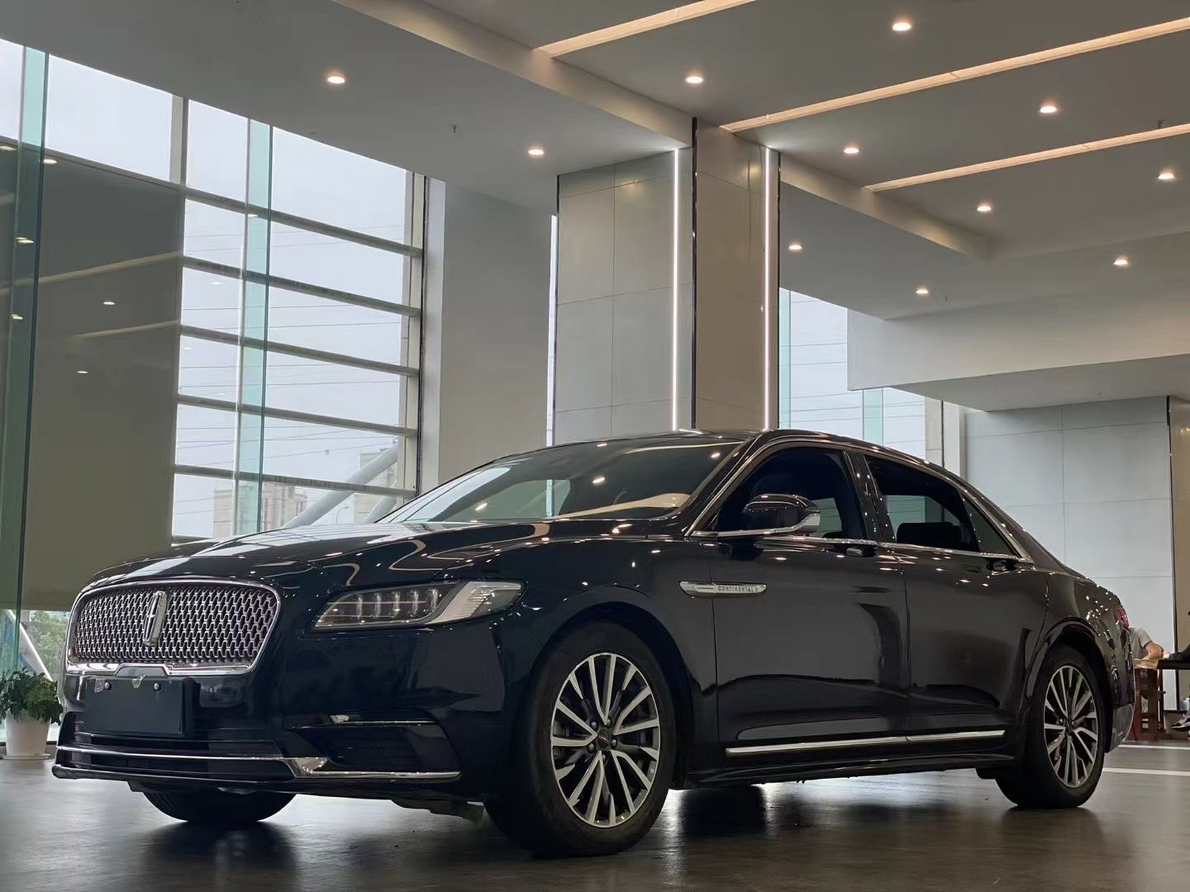 林肯最新款轎車，家的溫馨與友情之旅