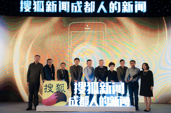 成都新聞網科技新品亮相，未來生活新紀元震撼體驗！