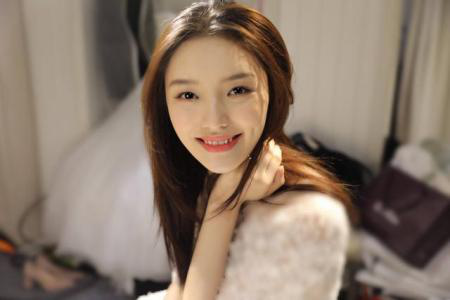 網(wǎng)紅林咸咸最新照片亮相，魅力四溢引發(fā)關注熱潮！