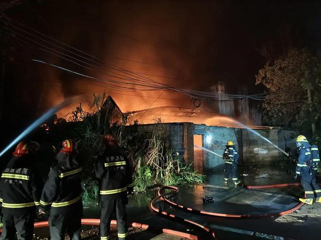 廣州火災(zāi)最新消息揭秘，小巷中的隱藏寶藏背后的故事