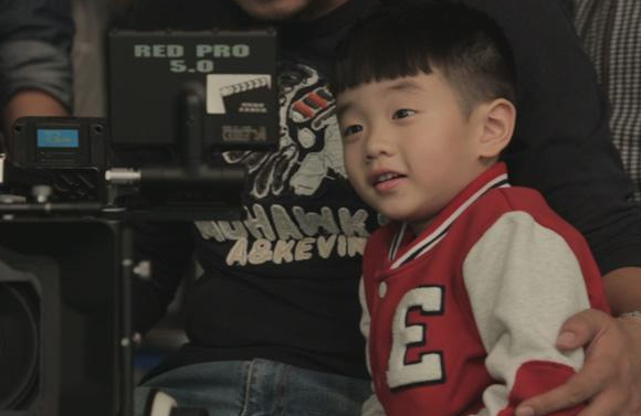 楊陽(yáng)洋最新照片及小巷特色小店探秘