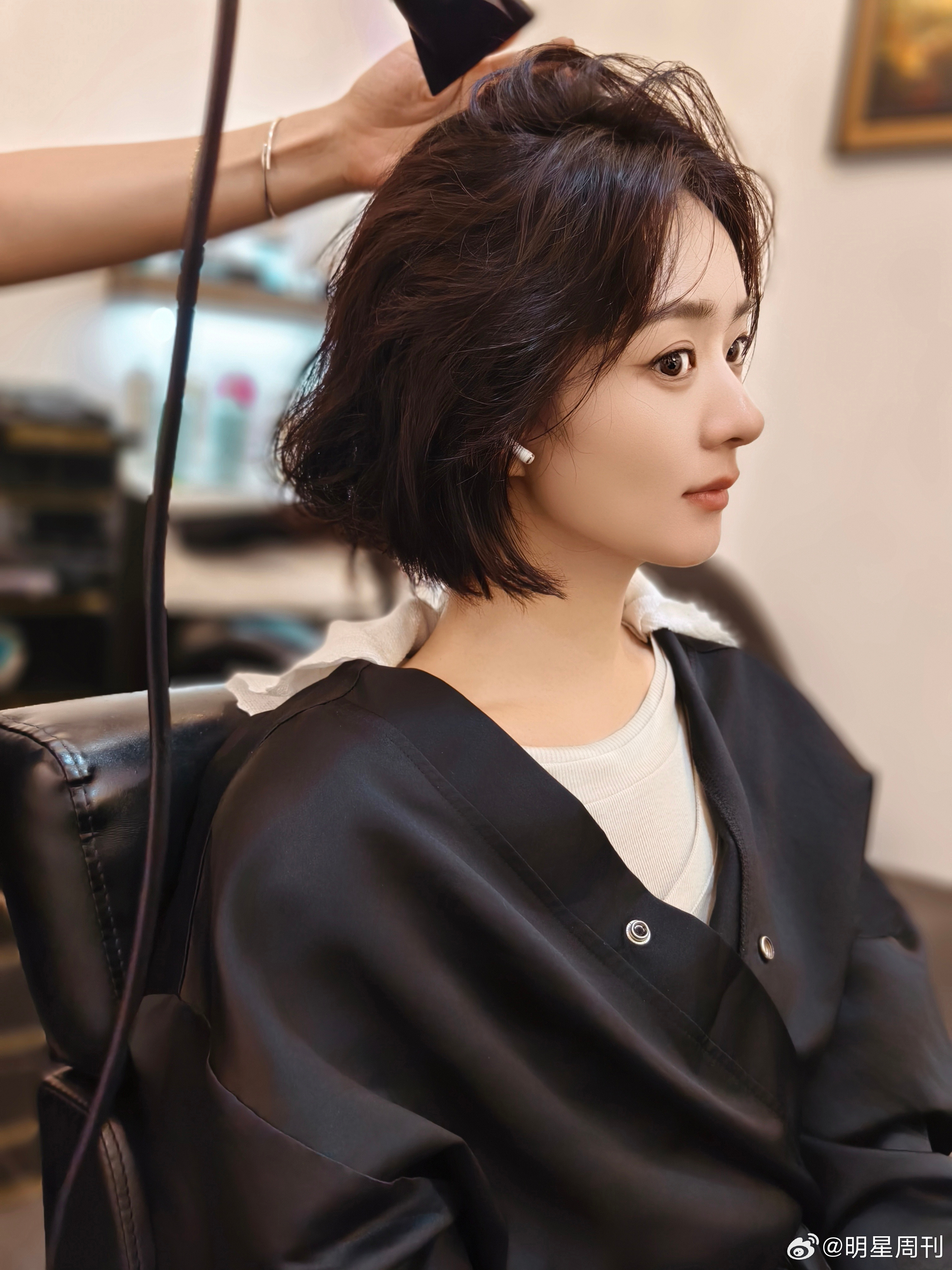 趙麗穎短發(fā)新風(fēng)尚，科技與女神的完美融合風(fēng)采展現(xiàn)